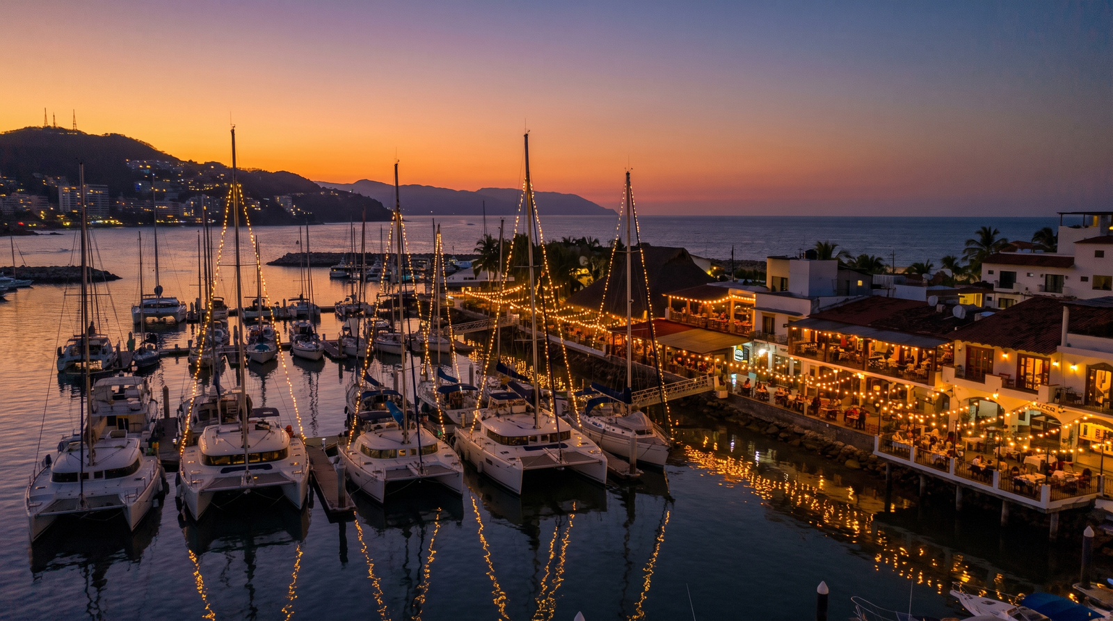 Condominios frente a la marina en Marina Vallarta, uno de los mercados inmobiliarios más consolidados de la bahía